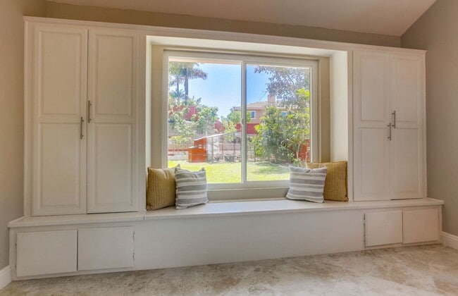 Building Photo - 10730 Carillon Ct