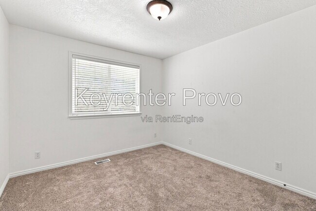 Building Photo - 1285 Alpine Way