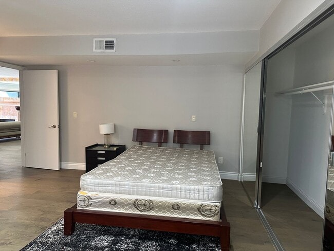 Building Photo - PRIME HOLLYWOOD CONDO!!! 2 Bed/2 Bath LUXURY LIVING!