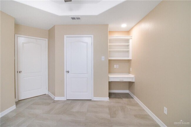 Building Photo - 28 N Champagne