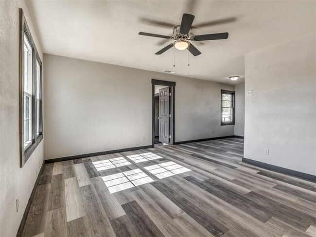 Building Photo - 3 bed, 1 bath home in Del City, OK