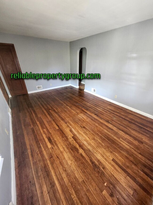Building Photo - New Listing in Fort Wayne