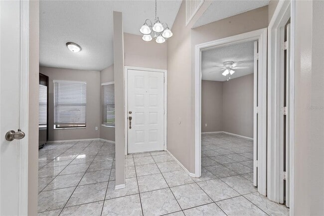 Building Photo - 140 Lakepointe Cir