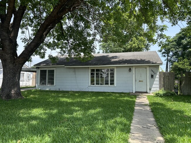 Primary Photo - 1225 Delhi St