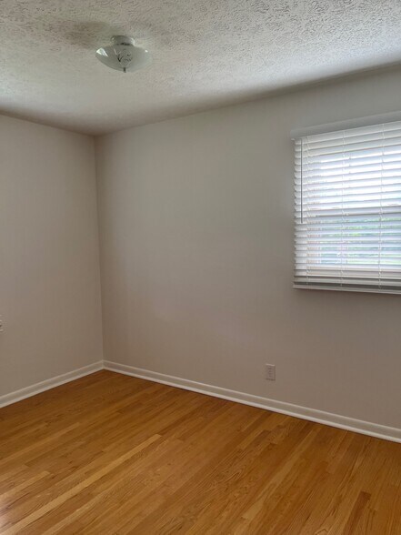 Building Photo - 6100 Belle Dr