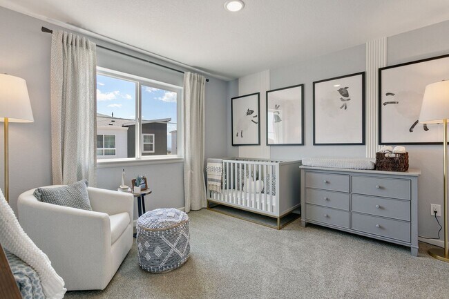 Building Photo - Newer 4 bed Townhome at The Commons at Vic...