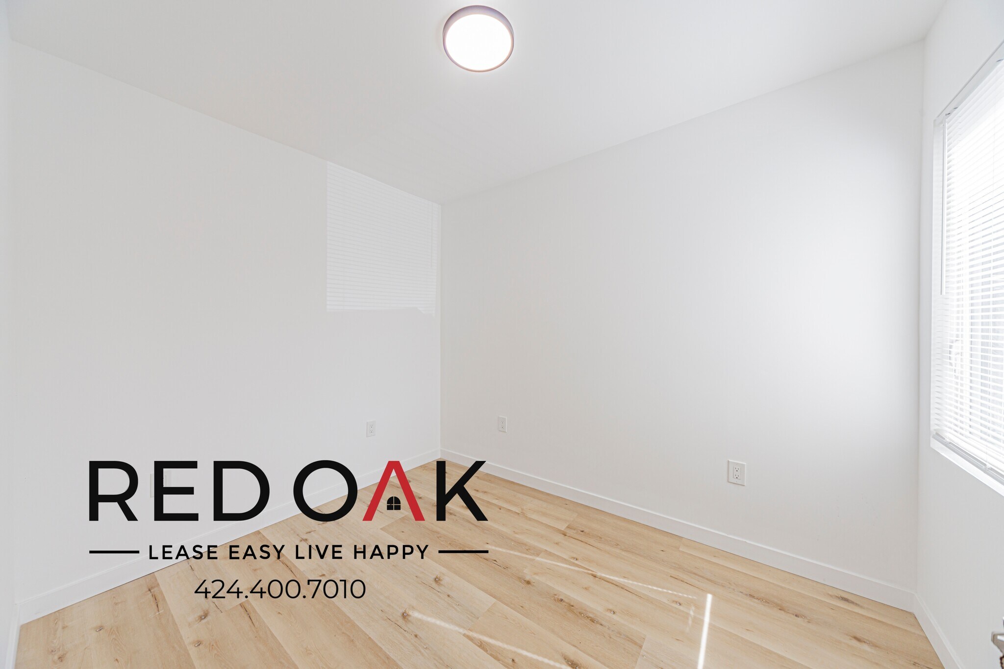 Building Photo - 211 W 47th St