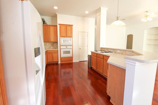 Building Photo - 121 Antler Cir