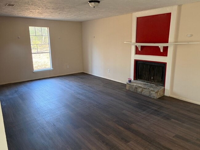 Building Photo - Go Yard!