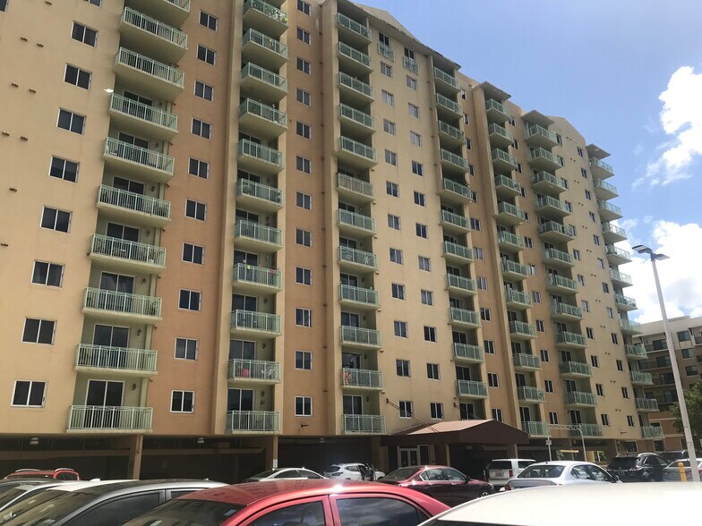 Building Photo - 3500 Coral Way