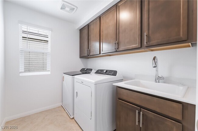 Building Photo - 8124 Beebrush Ct