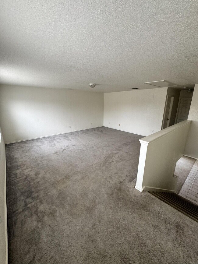 Building Photo - Beautiful home located in the desirable Ga...