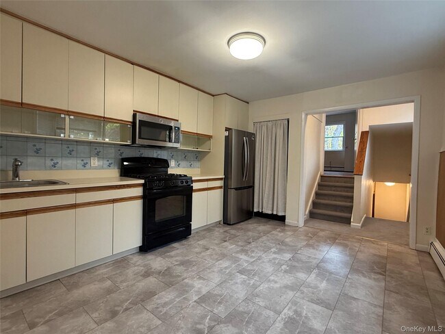 Building Photo - 100 Pocantico St