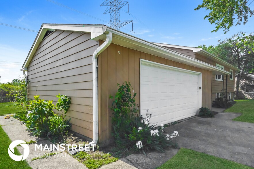 Building Photo - 815 Spring Valley Dr