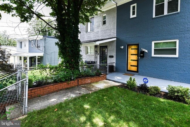 Building Photo - 531 Hilltop Terrace SE