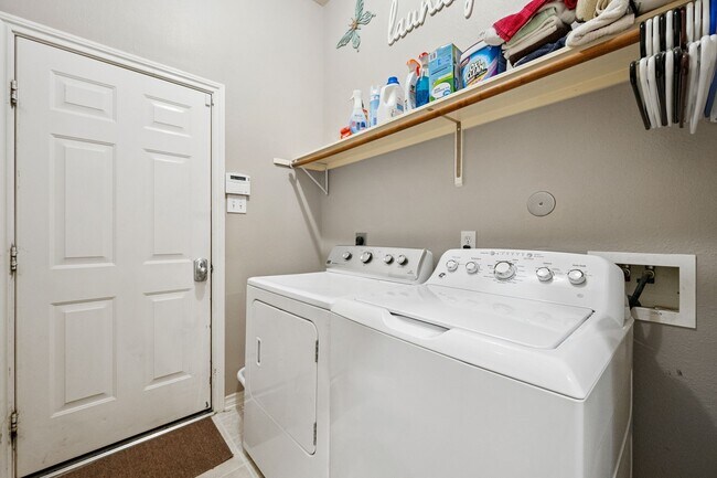 Building Photo - 16334 Pinon Vista Dr