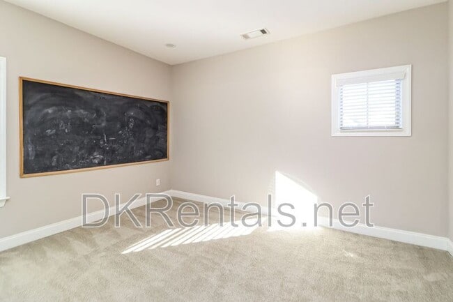 Building Photo - 5780 Bradenton Rd