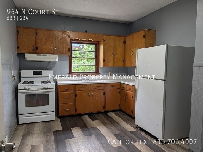 Building Photo - 964 N Court St