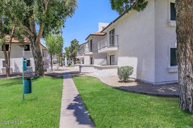 Building Photo - 4620 W McDowell Rd