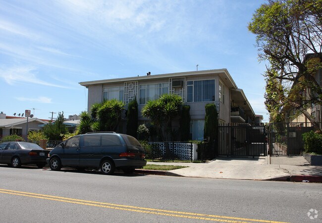 Primary Photo - 967 N Normandie Ave
