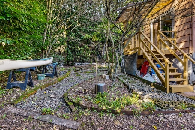 Building Photo - 713 SE 27th Ave