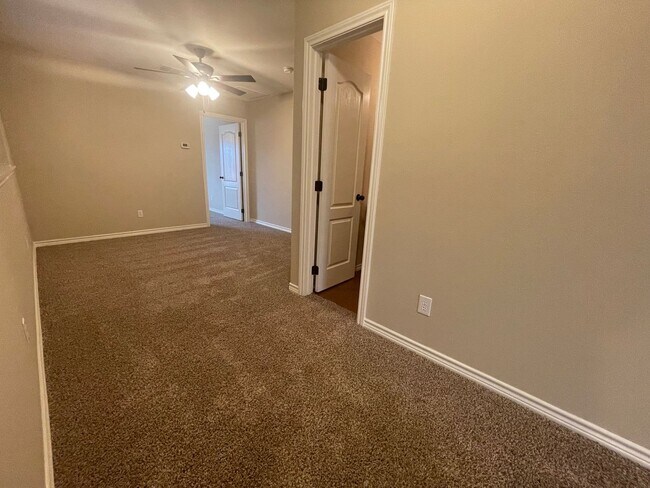 Building Photo - 3BR/2.5BA Townhome | 18' Ceilings | Granite | Garage | Lawn Care Incl | Benbrook TX 76116