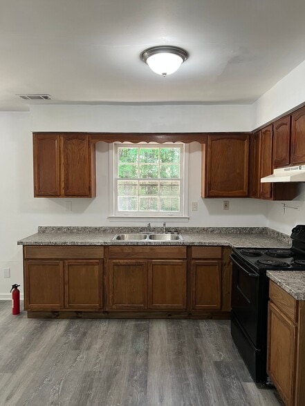 Building Photo - 424 Tarragon Wy SW