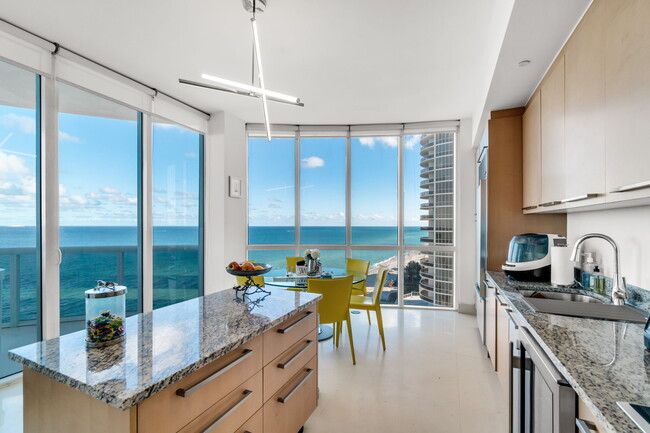 Building Photo - 16001 Collins Ave