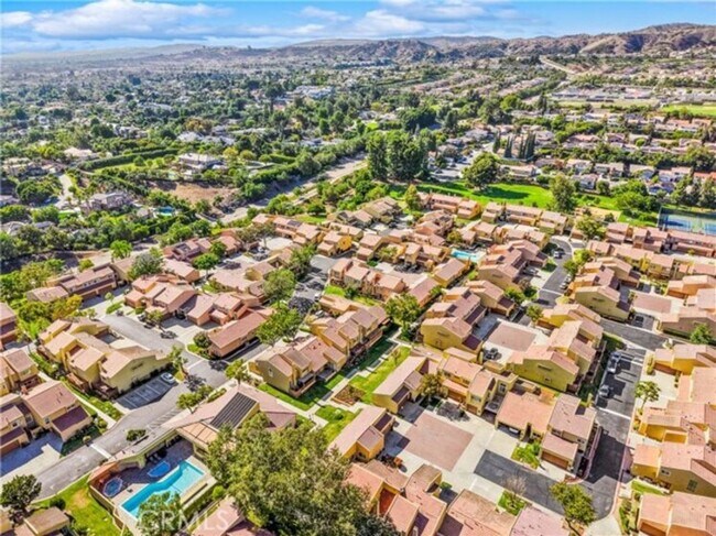 Building Photo - 4 Bed/ 3 Bath Yorba Linda Home with 2 Car Garage