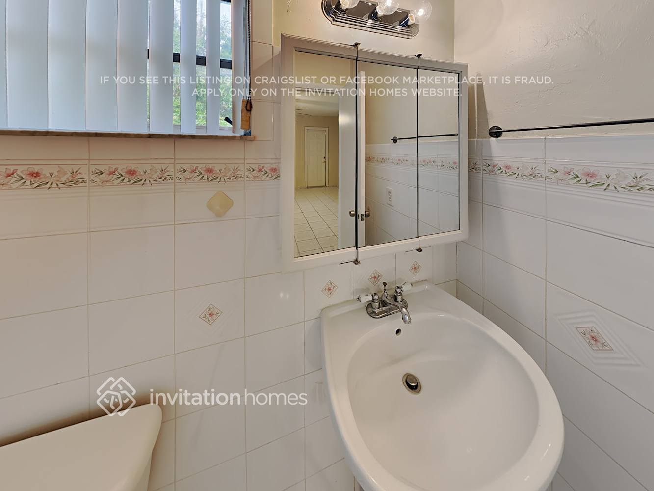 Building Photo - 9411 SW 192nd Dr