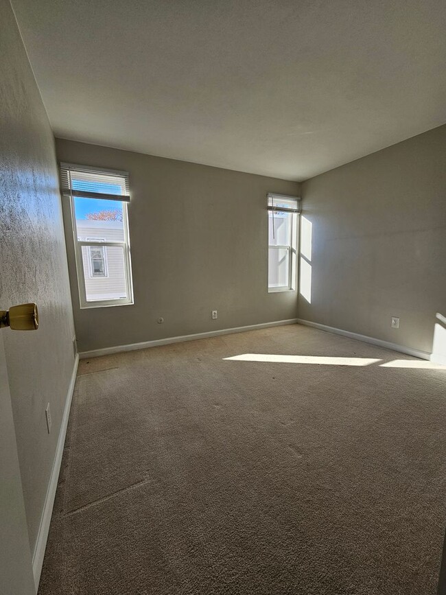 Building Photo - Virginia Vale Large 3 Story 3 Bedroom 2 1/...