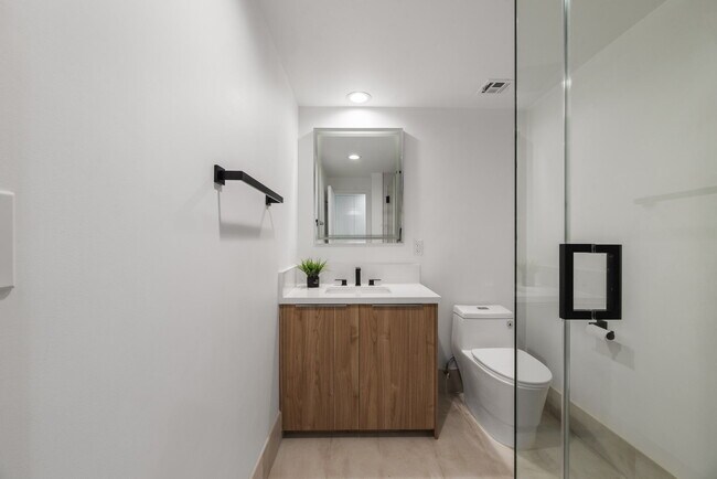 Building Photo - 1118 3rd St