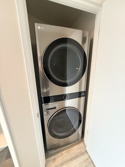 Building Photo - 2117 Dexter Ave N