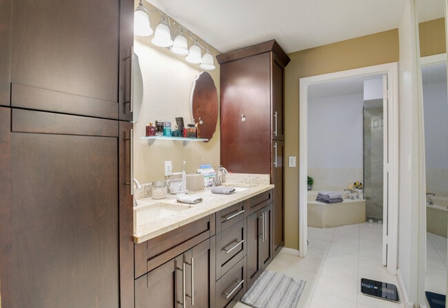 Building Photo - 3875 Circle Lake Dr