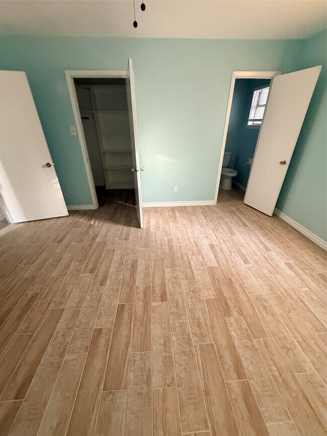 Building Photo - 5107 Avenue Q
