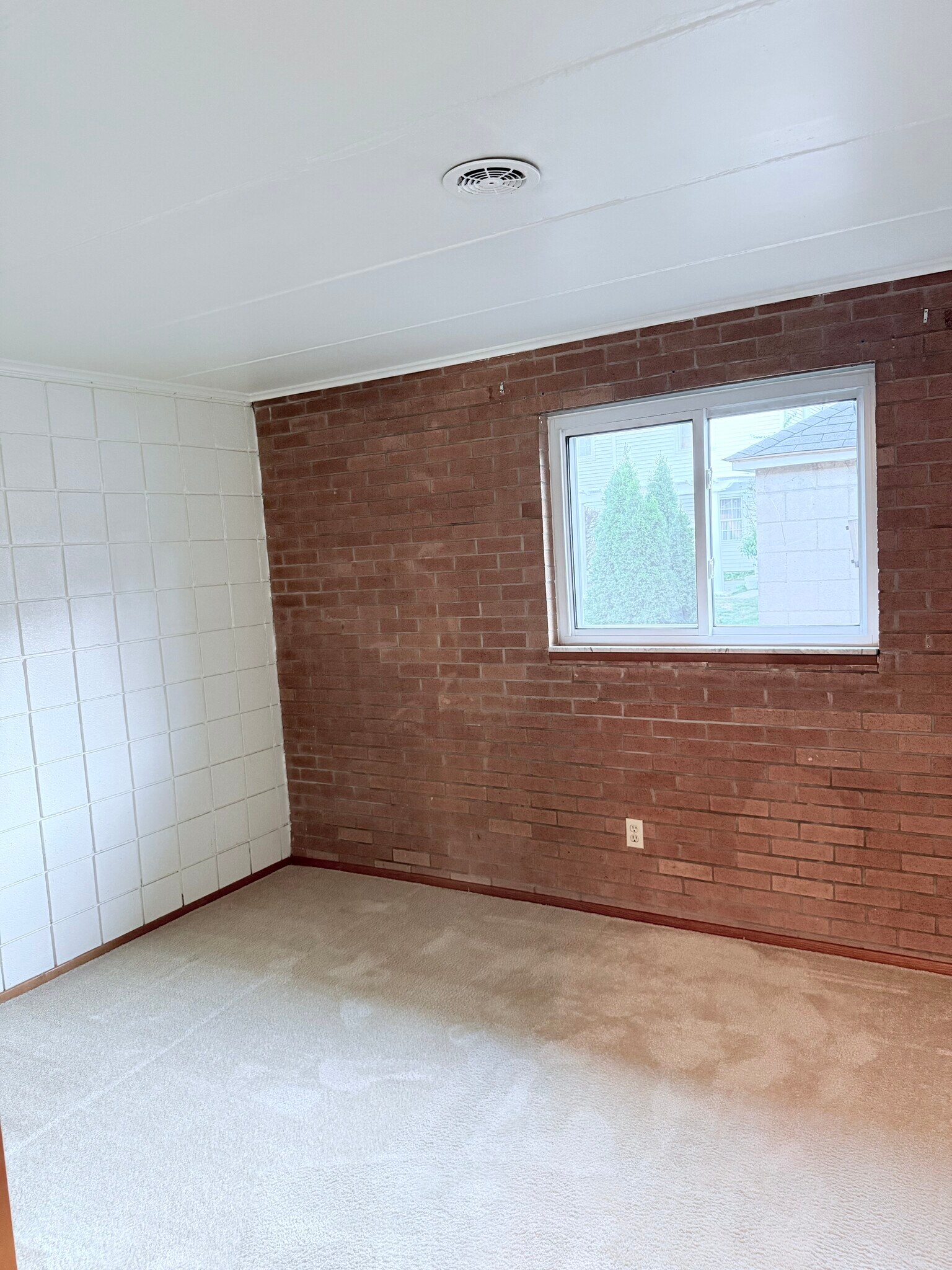 Building Photo - 439 College Ave