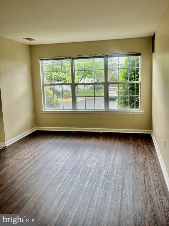 Building Photo - 635 Constellation Square SE