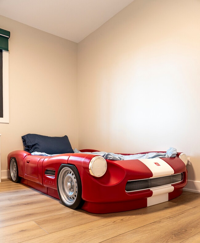 Building Photo - 208 W Hartford Dr