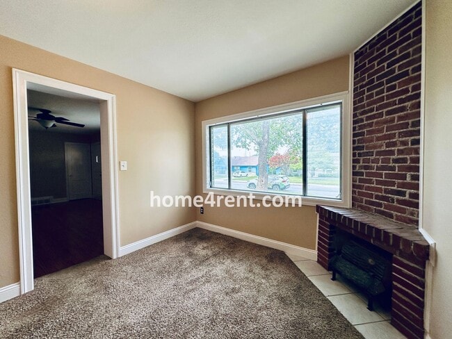 Building Photo - Adorable Ranch in Roeland Park w/ Wood Flo...