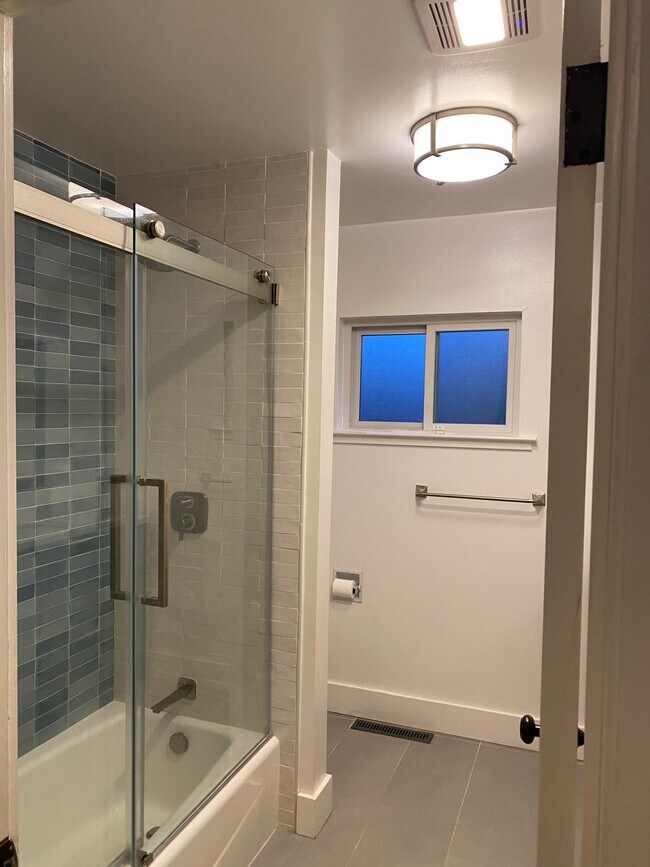 Building Photo - 164 Vía Del Sol