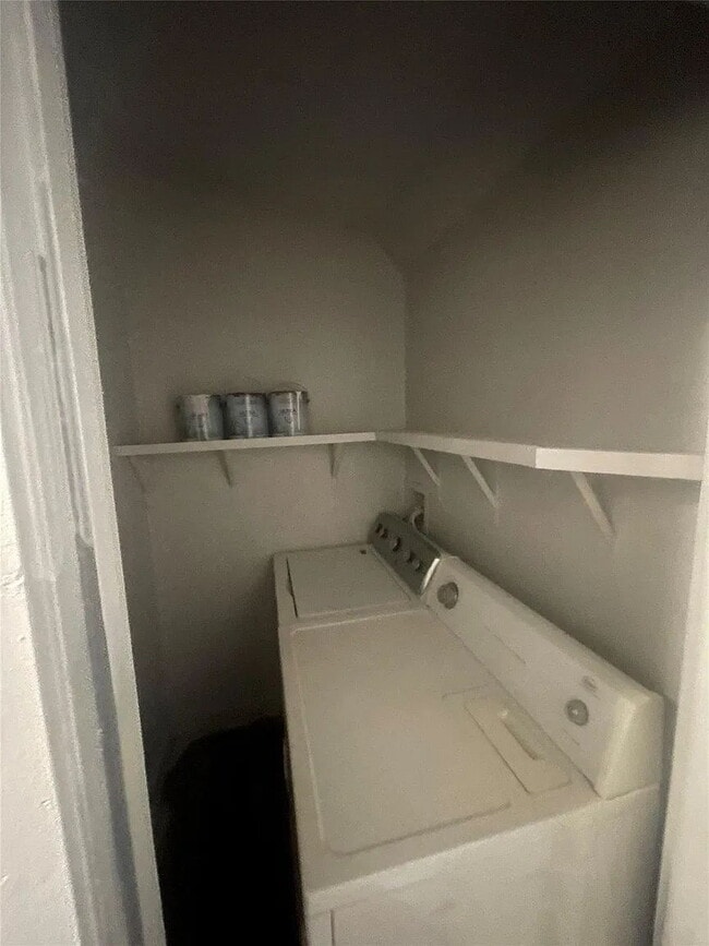 Building Photo - "Charming 1-Bed Gem in San Marcos: Cozy 700 sq ft Haven on West McCarty Lane!"