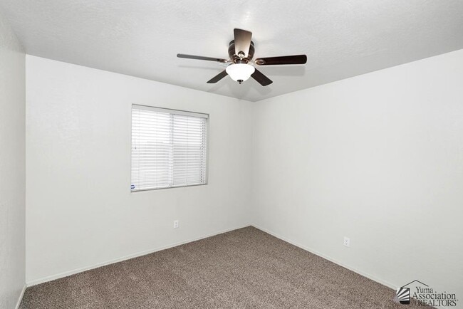 Building Photo - 2637 S 37th Dr