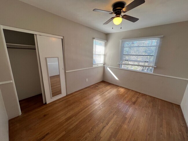 Building Photo - Tyler & Maryland Duplex