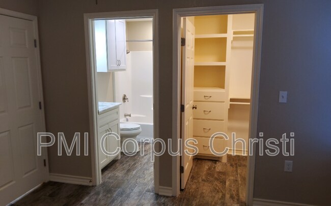 Building Photo - 2934 Carver Dr