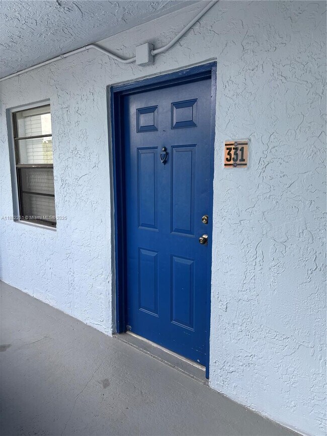 Building Photo - 9460 Fontainebleau Blvd