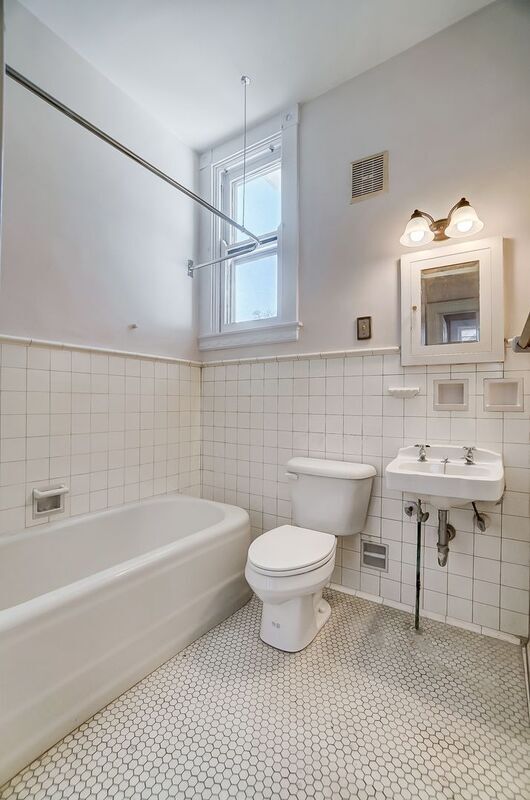 Building Photo - 2701 Cleinview Ave