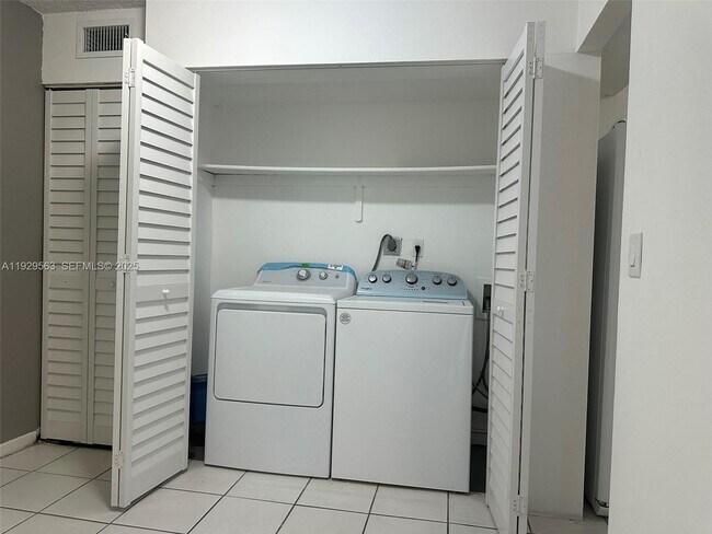 Building Photo - 8311 SW 142nd Ave