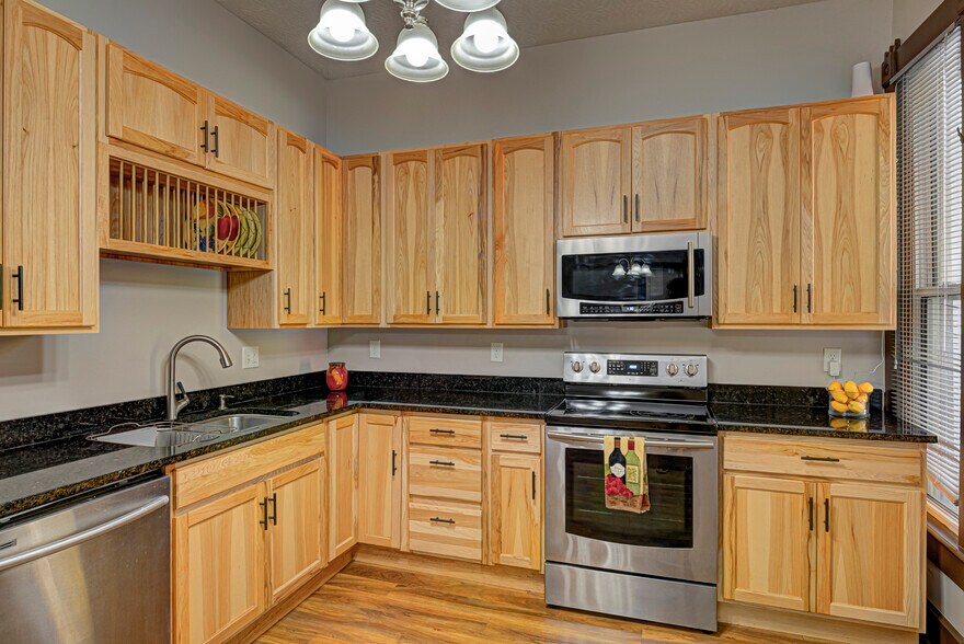 Kitchen - 1643 Fletcher Ave