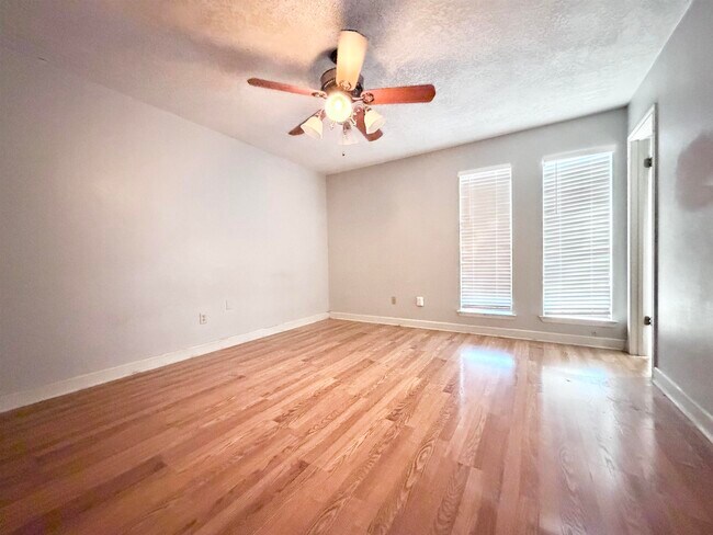 Building Photo - 101 W Del Mar Blvd