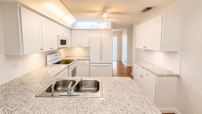 Building Photo - 1624 Whitehead Dr